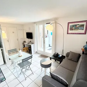 https://charmante-maisonnette-a-2-pas-des-plages-piscine.inbrittany.com