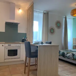 https://le-chemin-des-pouzes.hotels-rhonealpes.com